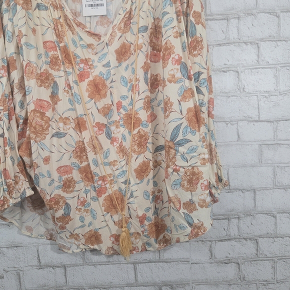 NWT Hayden long sleeve blouse - Picture 3 of 16